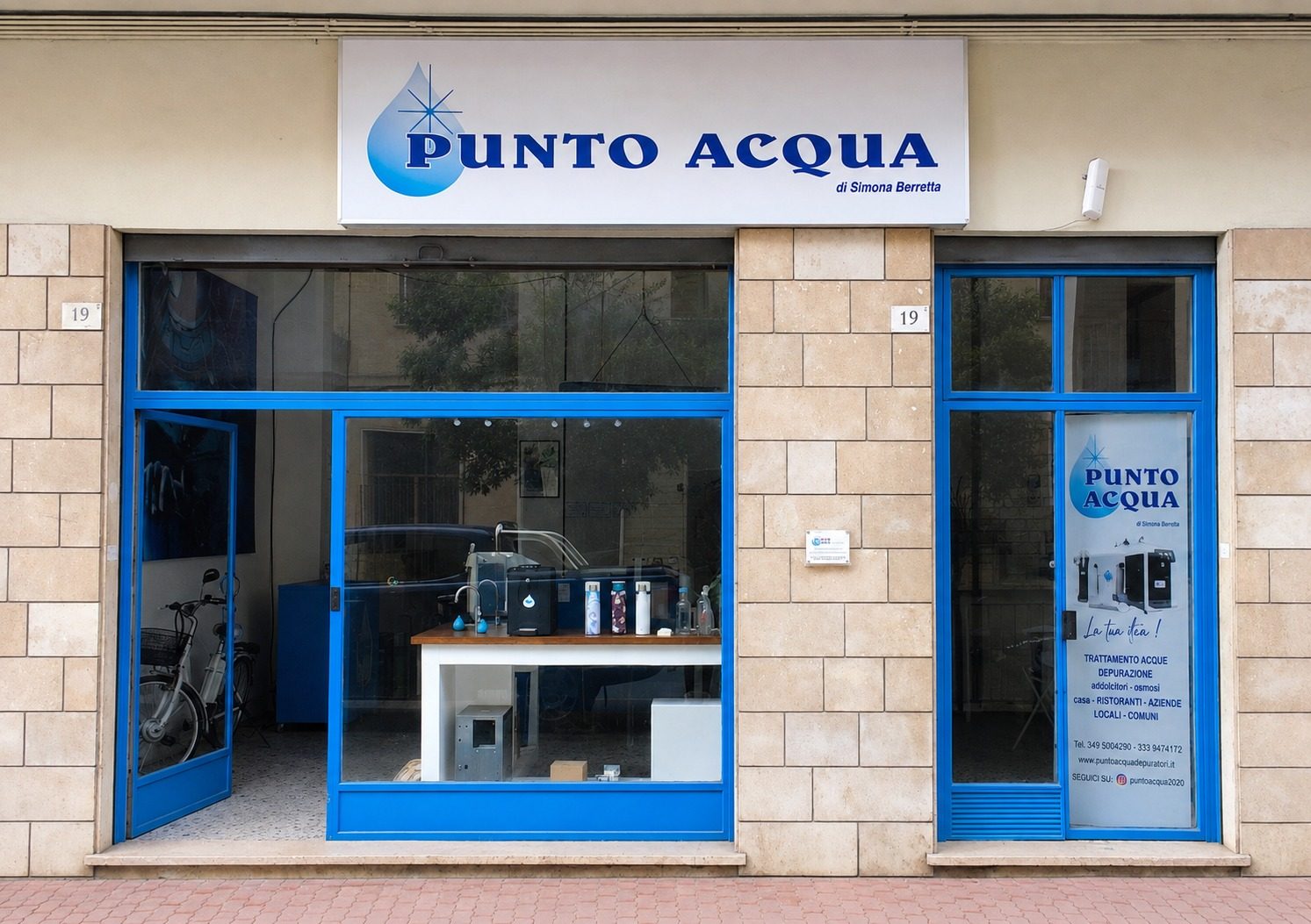 La facciata del negozio Punto Acqua in Via Montegrappa 19/C a Terni